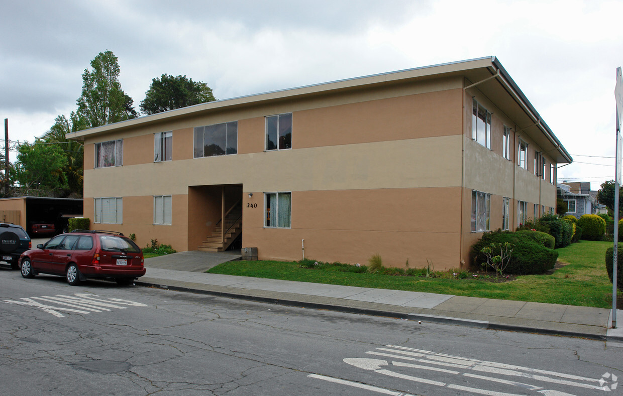Foto principal - 340 E Santa Inez Ave