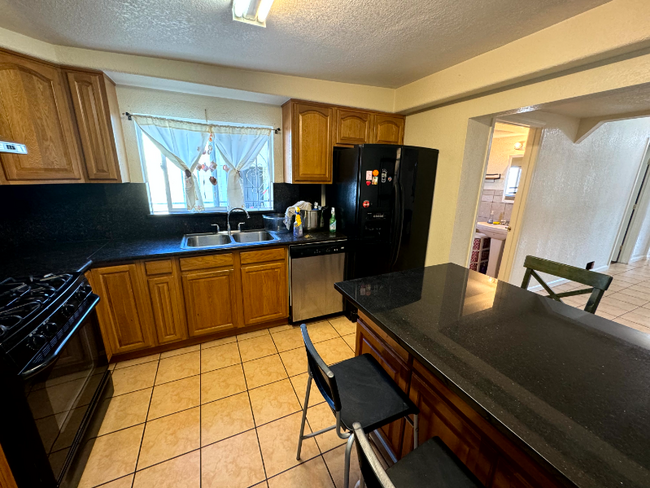 Foto del edificio - 2120 E 17th St