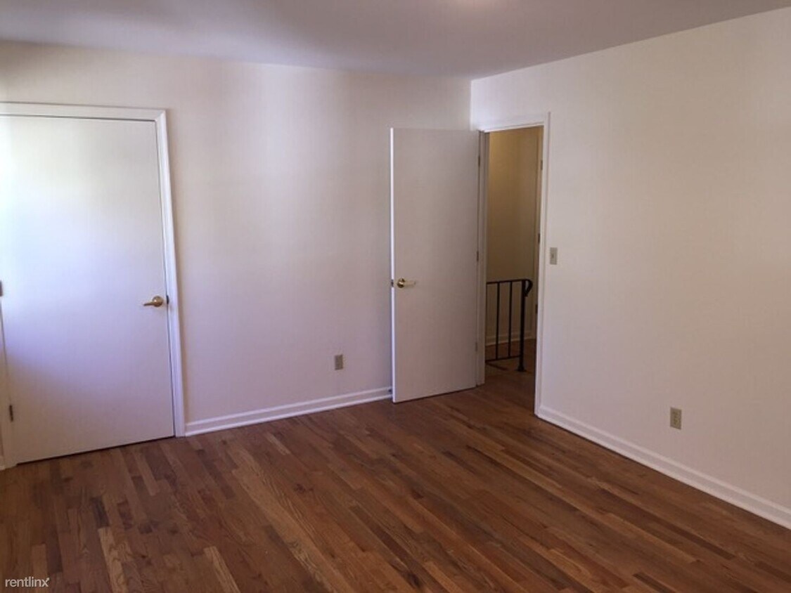 Building Photo - 3 br, 1.5 bath House - 207 Greentree Park