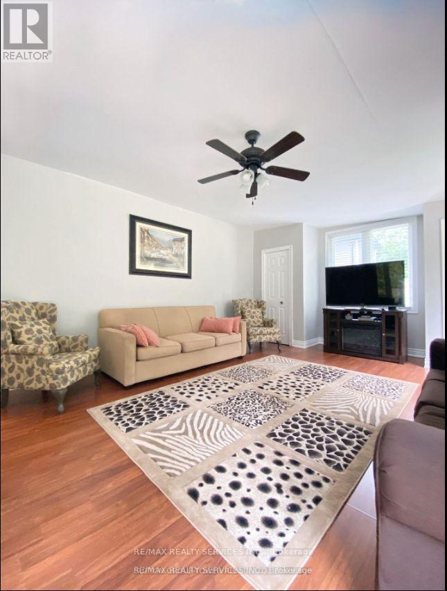 Photo du bâtiment - 4870 Mapleview Crescent