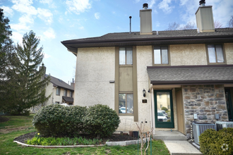 Building Photo - 72 Hampshire Dr