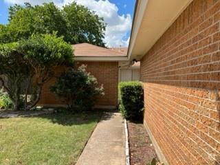 Building Photo - 806 Country Aire Dr