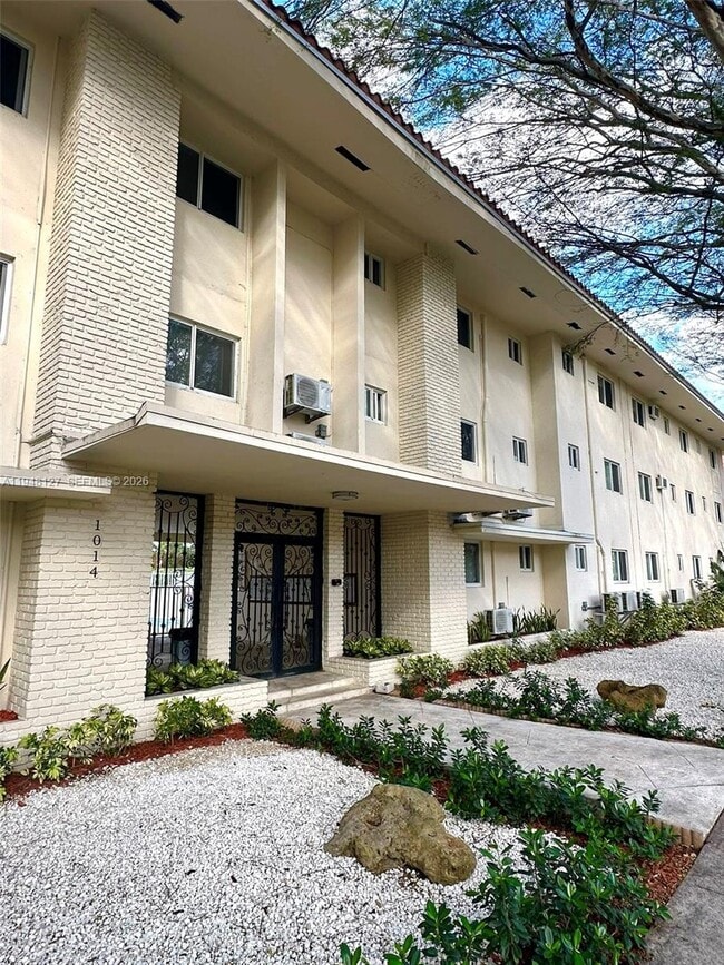 Foto del edificio - 1014 Salzedo St