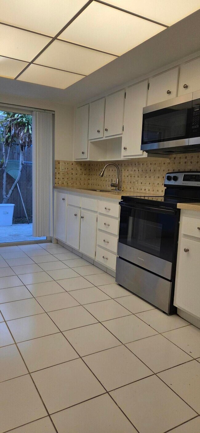 Foto del edificio - 1951 NE 56th St