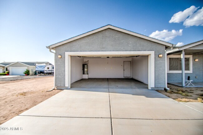 Foto del edificio - 24272 E King Rd