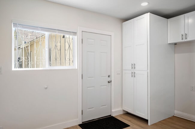 Building Photo - 941 Verdugo Circle Dr