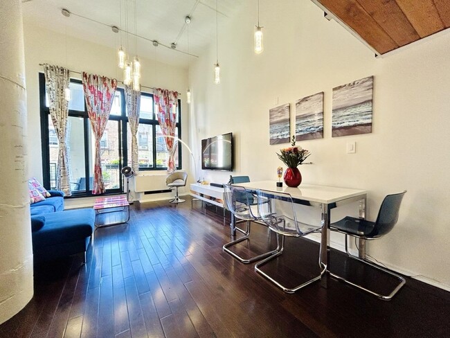 Building Photo - 205 10th St