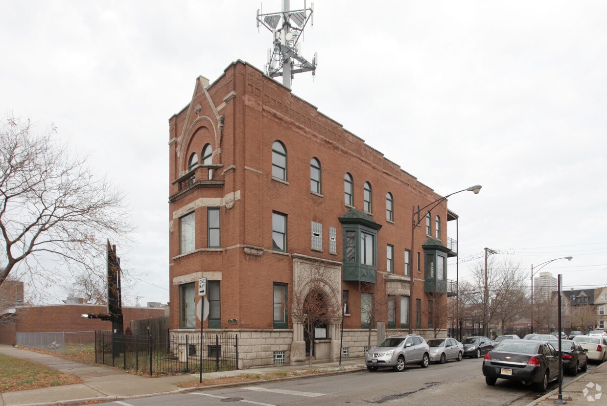 Primary Photo - 3545 S Michigan Ave