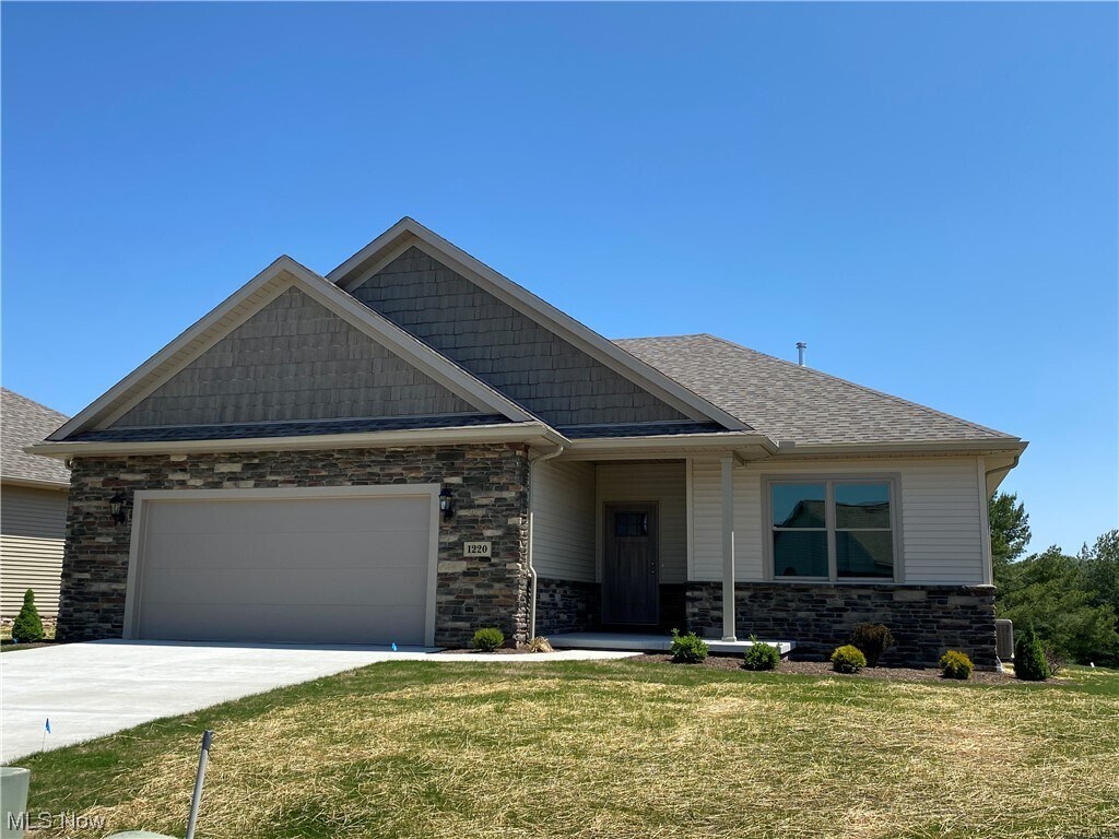 Foto principal - 1220 Pine Bluff Dr NE