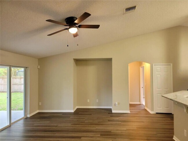 Foto del edificio - 5551 Cinnamon Fern Blvd