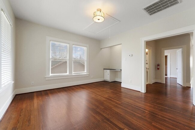 Foto del edificio - 1135 W Gray St