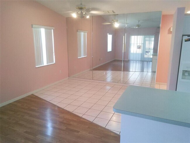 Foto del edificio - 6222 Emerson Dr