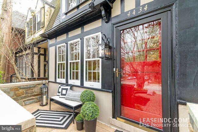 Foto del edificio - 4434 Reservoir Rd NW