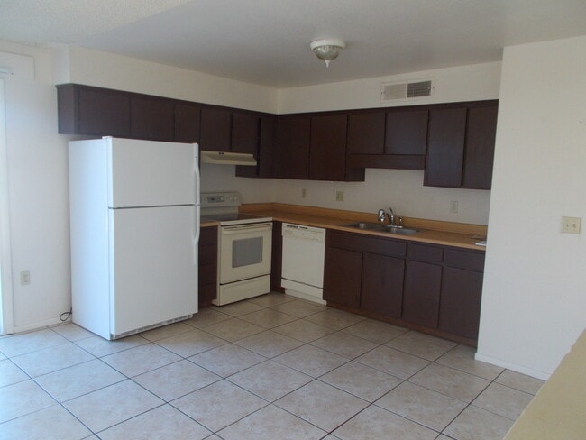 Building Photo - 861 Catalina Dr