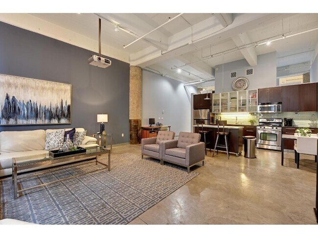 Building Photo - 700 N Washington Ave