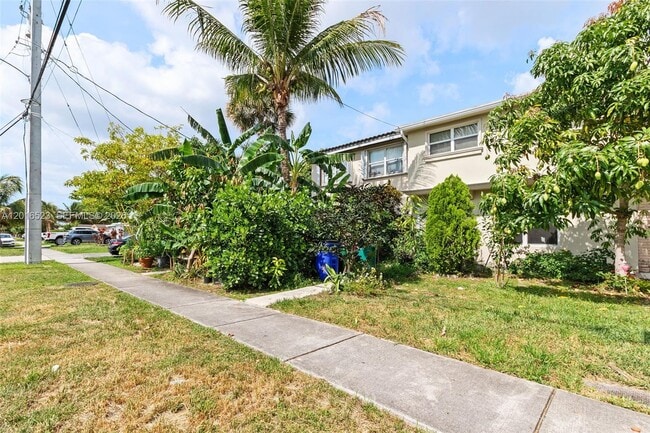 Building Photo - 1363 NW 66th Ave