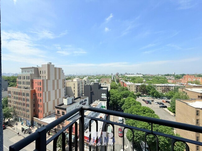 Foto del edificio - 1584 Fulton St