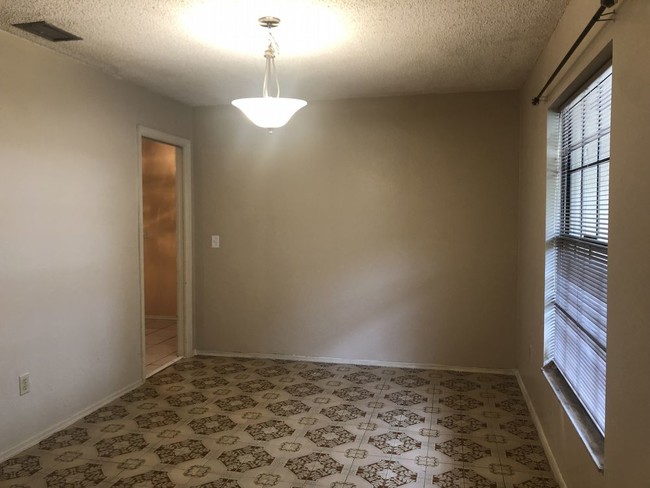 Foto del edificio - 8891 Butternut Blvd
