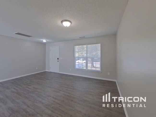 Building Photo - 5203 Holbert Cir