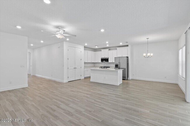Building Photo - 21 Pine Candle Way