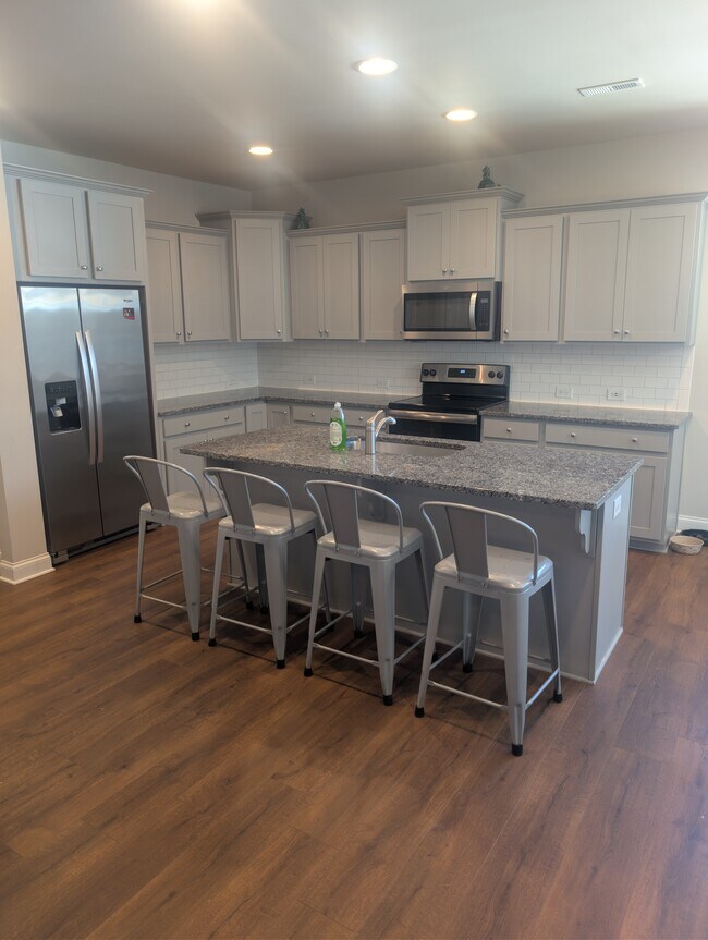 Foto del edificio - 3209 Grapevine Ct W