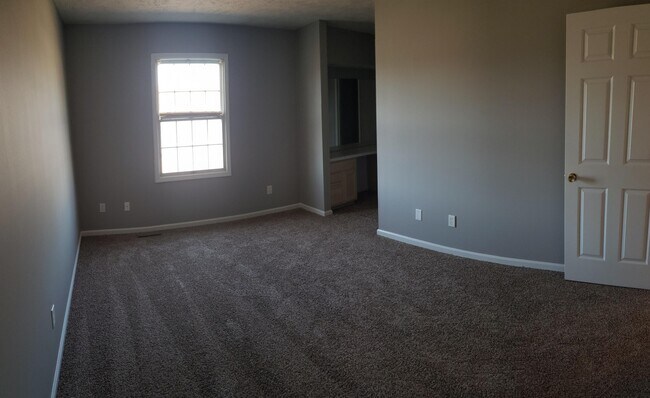 Building Photo - 102 W Shelbourne Dr