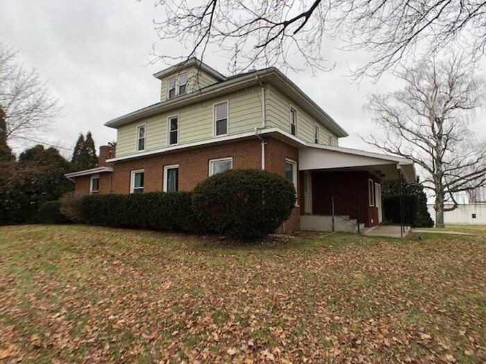 Primary Photo - Beautiful 5 Bed Farm House in Bainbridge