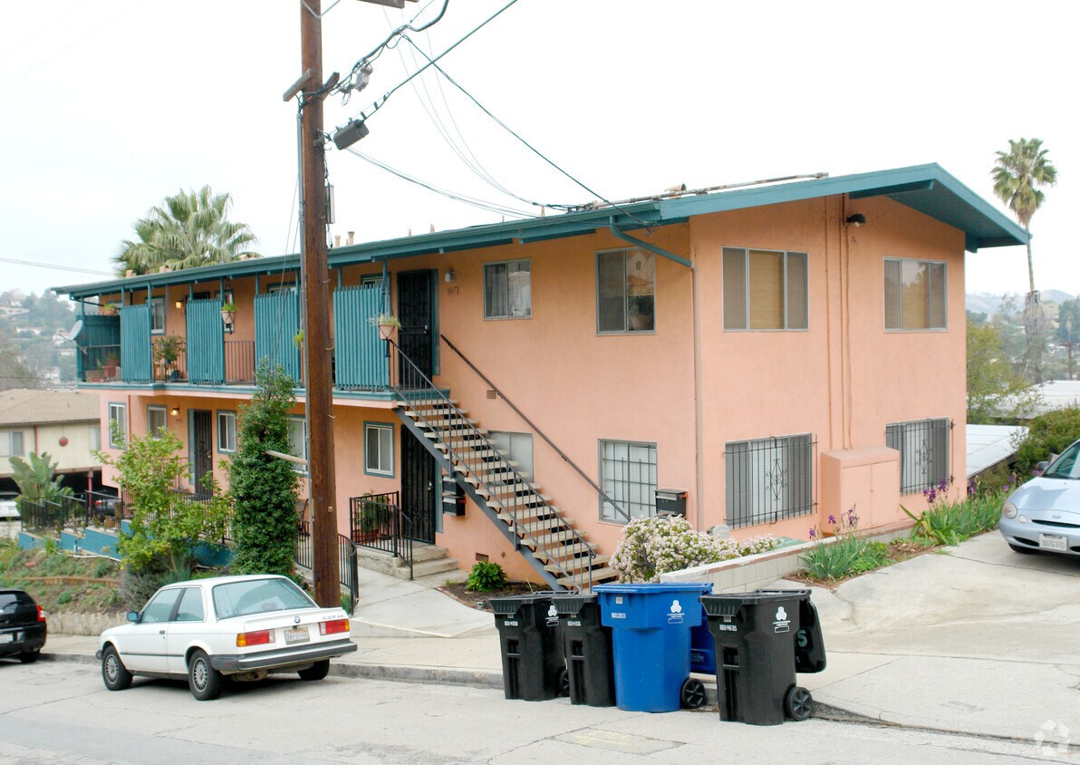 Foto del edificio - 2345-2351 Bancroft St