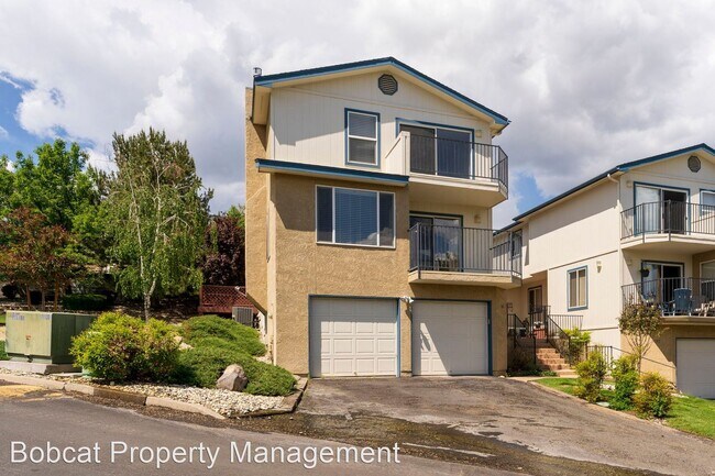Foto del edificio - 3 br, 3 bath House - 1140 Thompson St