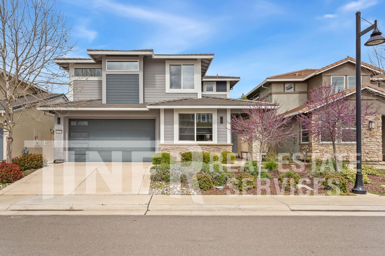 Primary Photo - Spacious 4-Bedroom Home with Modern Upgrad...