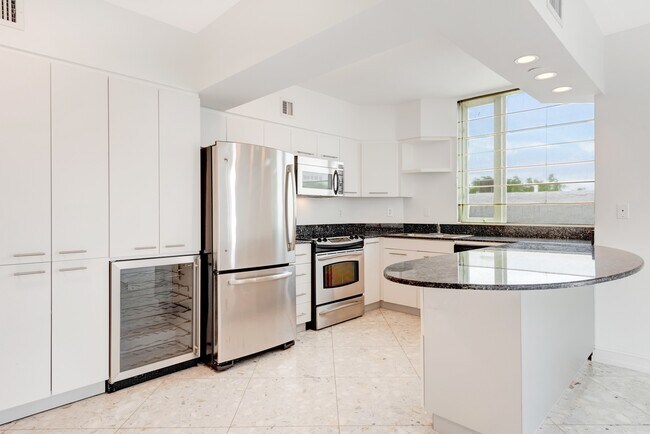 Building Photo - 1532 Drexel Ave