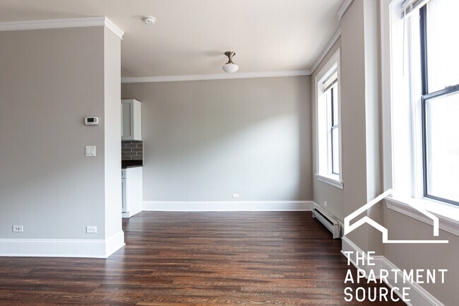 Foto del edificio - 817 W Lakeside Pl