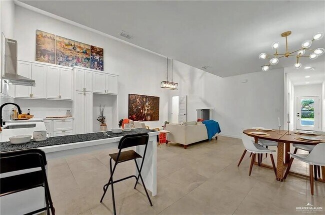 Foto del edificio - 2625 Warbler Ave