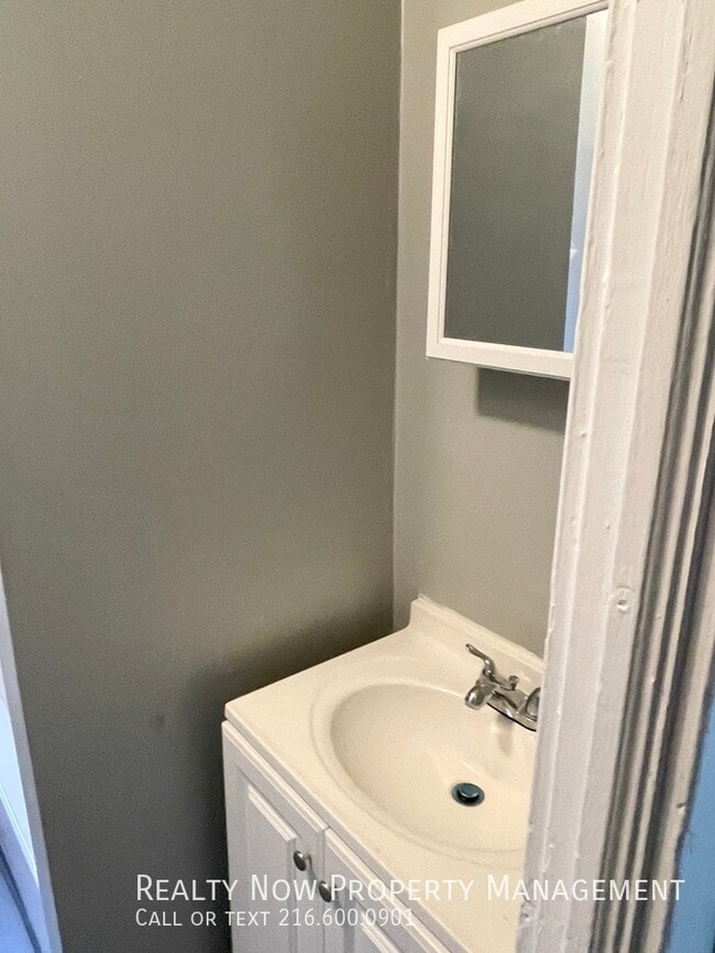 Building Photo - 2670 W 41st St