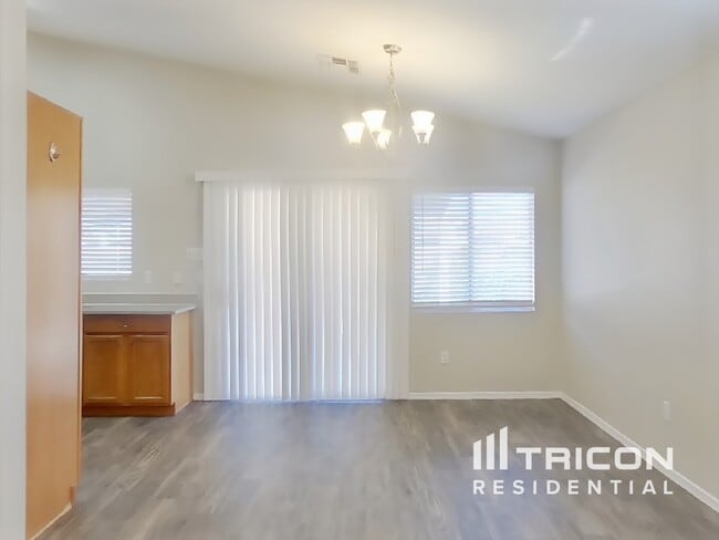 Foto del edificio - 23943 W Hadley St