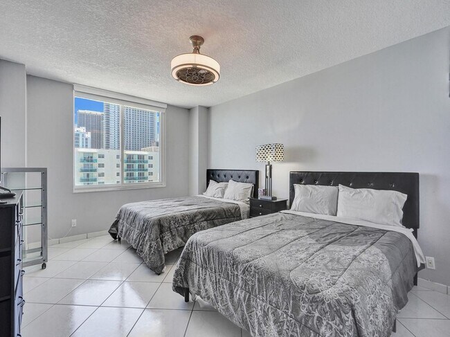 Foto del edificio - 3725 S Ocean Dr