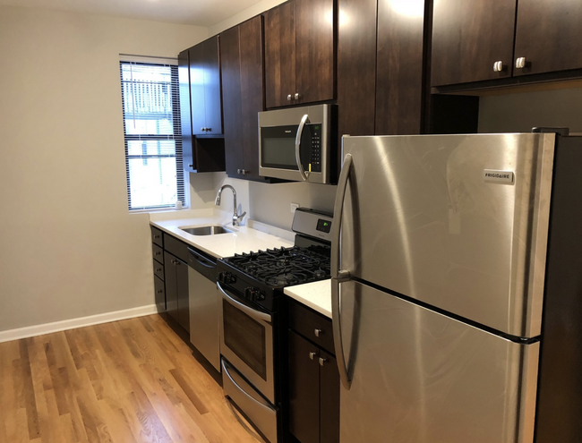 Stainless Steel Appliances including dishwasher - 3217 W Cullom Ave