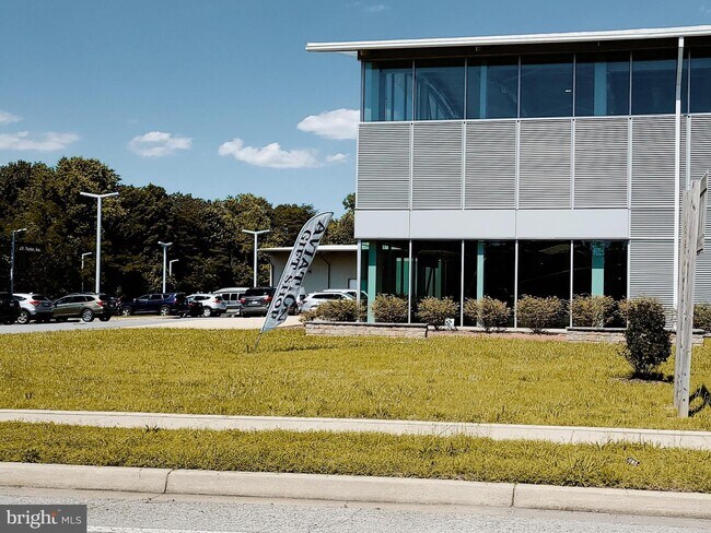 Building Photo - 46853 Flower Dr