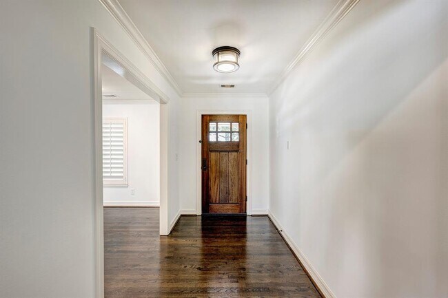 Foto del edificio - 7903 Burgoyne Dr.