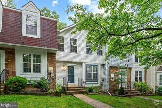 Building Photo - 9451 Fens Hollow