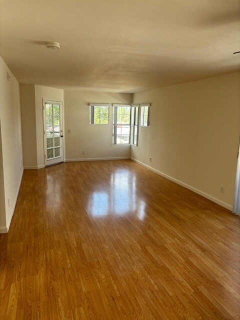 Foto del edificio - 17450 Burbank Blvd