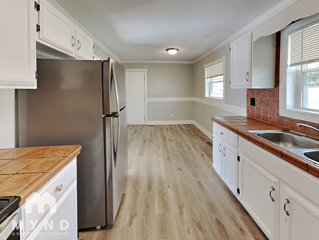 Building Photo - 509 King Arthur Dr