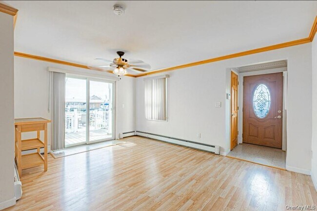 Foto del edificio - 97 N Ocean Ave