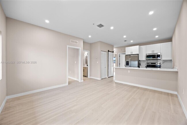 Foto del edificio - 630 NE 166th St