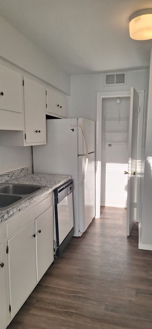 Building Photo - 1263 Schaub Dr