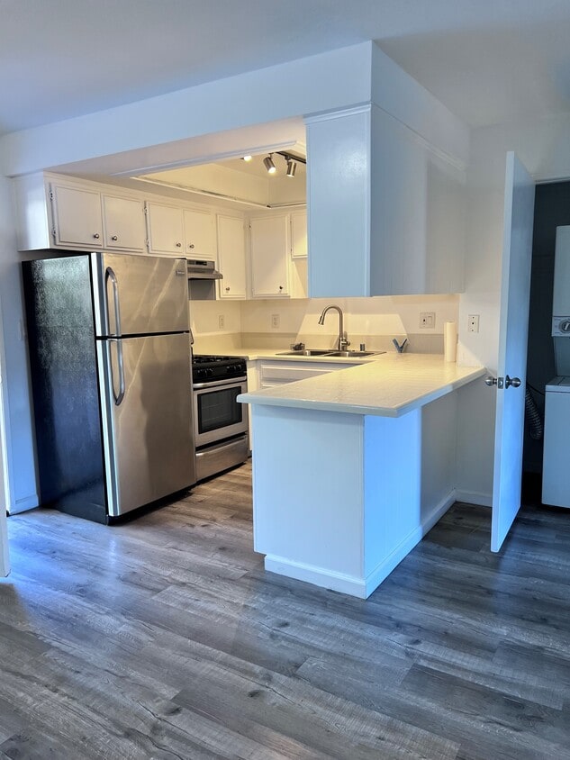 Photo - 2425 Purdue Ave (Los Angeles, CA)