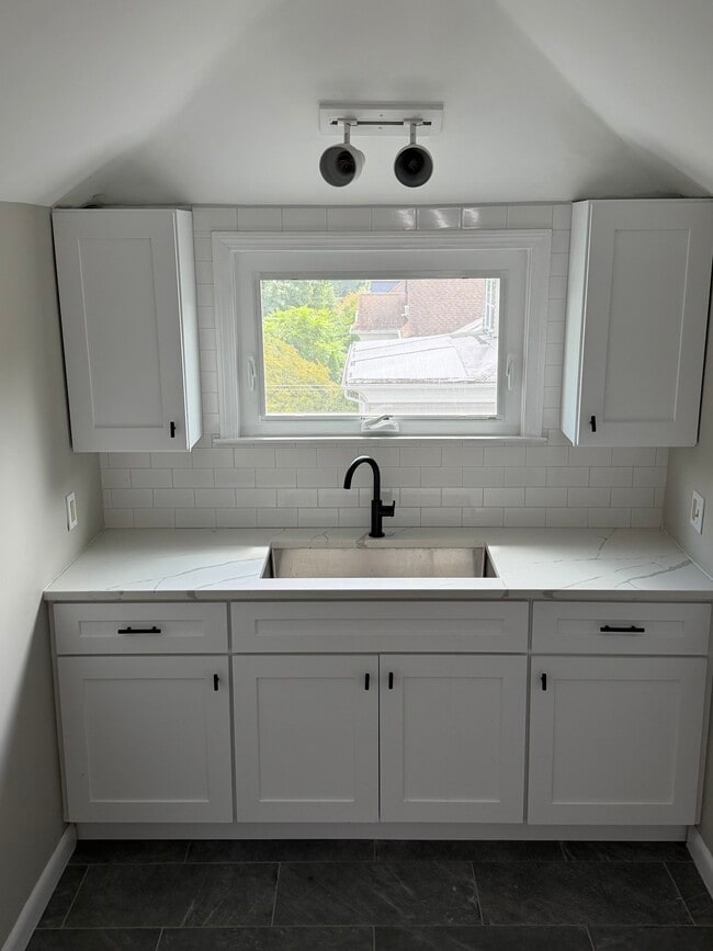 Building Photo - 179 Whitman Ave
