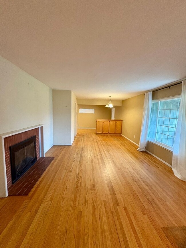 Building Photo - 3bed/2bath Home with large yard in South Sac