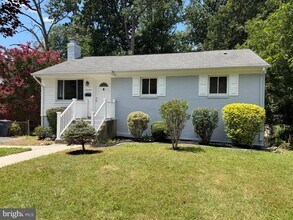 Building Photo - 3242 Holly Hill Dr