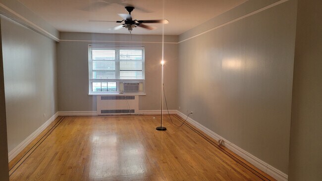 Foto del edificio - 61-41 Saunders St